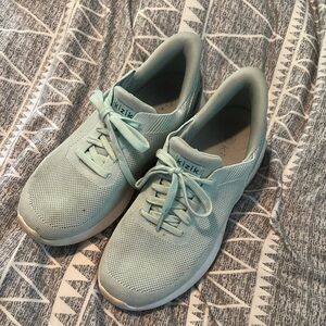 Kizik women’s Athens. Size 9.5